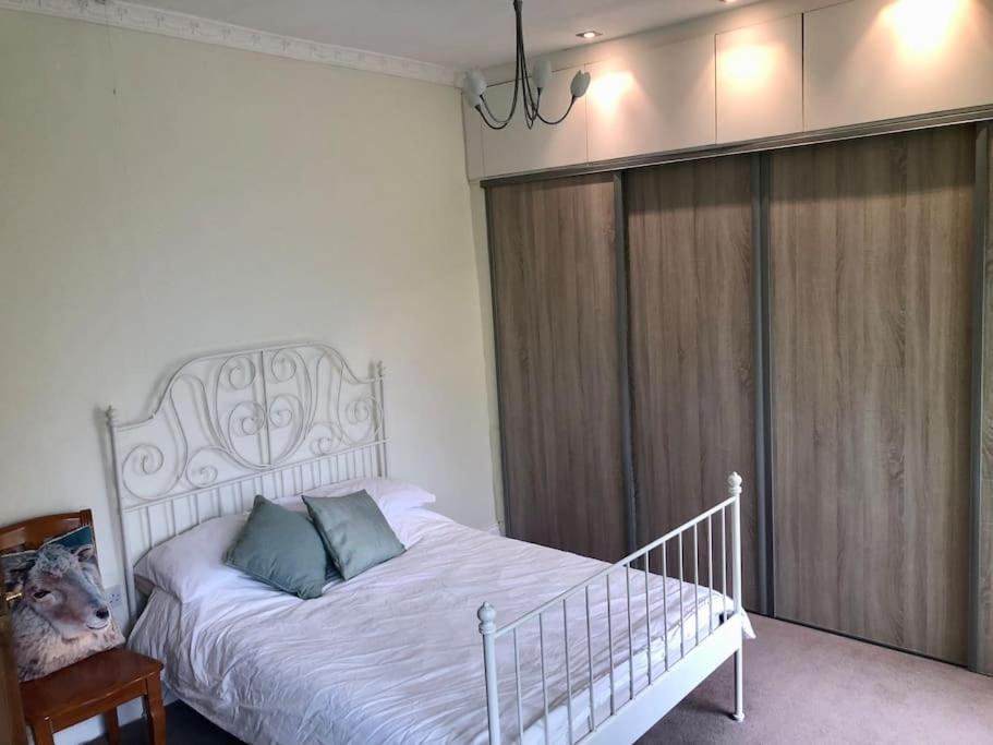 Cheerful 2 Bedroom Town House In Lancashire
